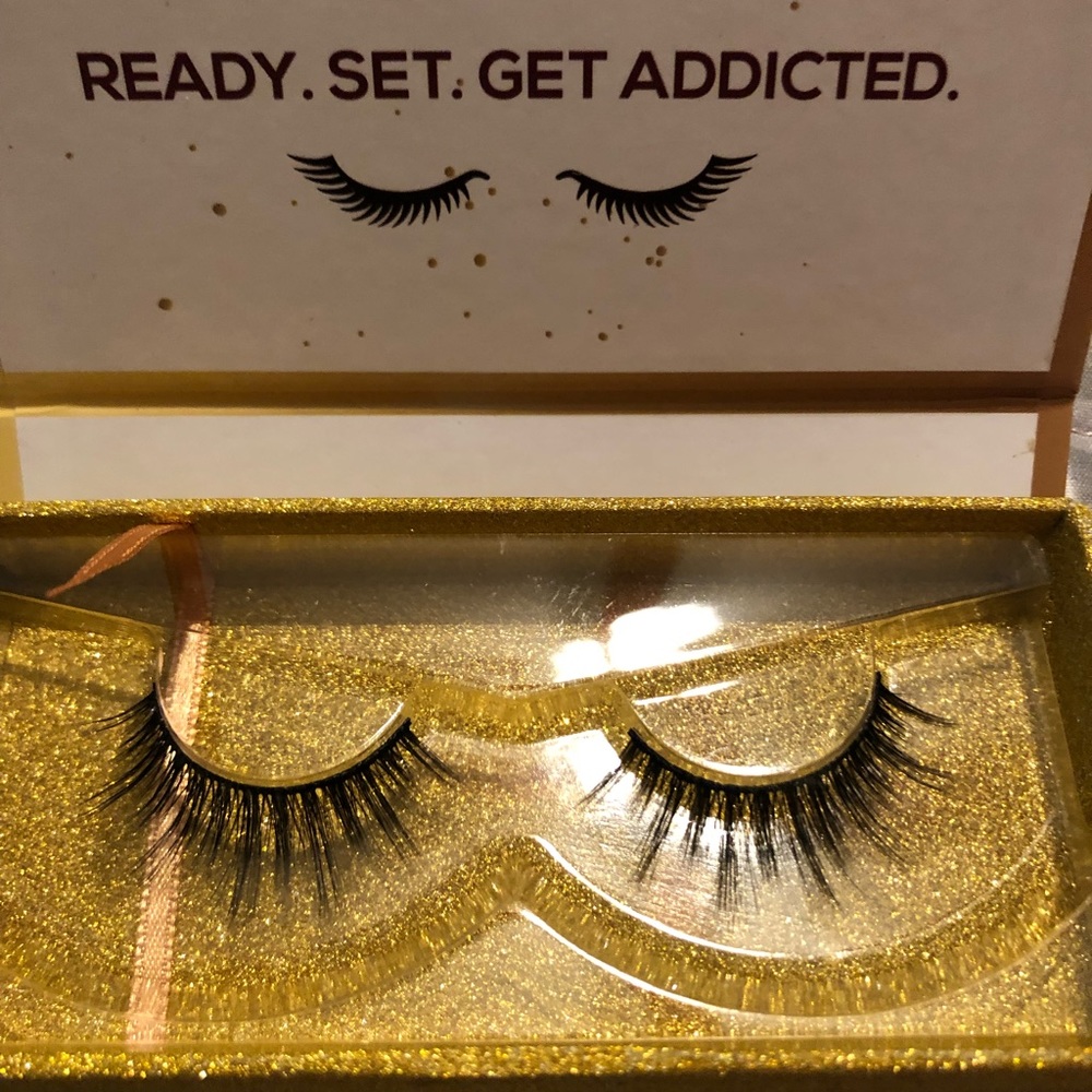 New! Lashaholic Luxury Lashes, Came in Boxycharm